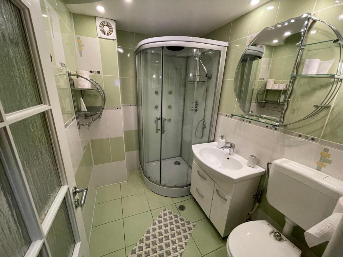 Lovely 3 Bedrooms Apartament Nagyvárad Kültér fotó