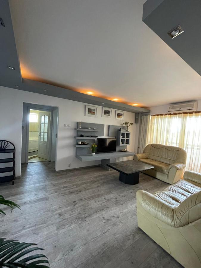 Lovely 3 Bedrooms Apartament Nagyvárad Kültér fotó