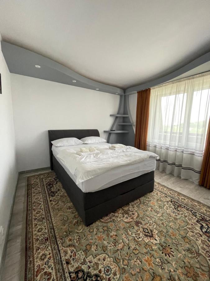 Lovely 3 Bedrooms Apartament Nagyvárad Kültér fotó