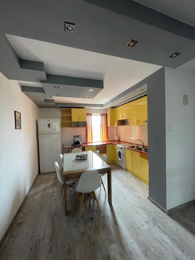 Lovely 3 Bedrooms Apartament Nagyvárad Kültér fotó