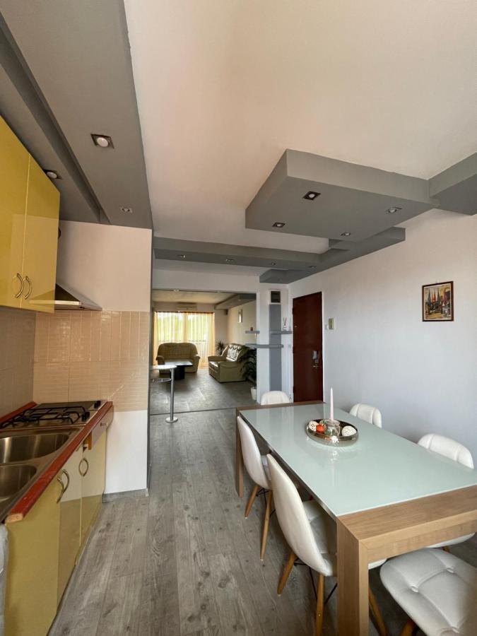 Lovely 3 Bedrooms Apartament Nagyvárad Kültér fotó